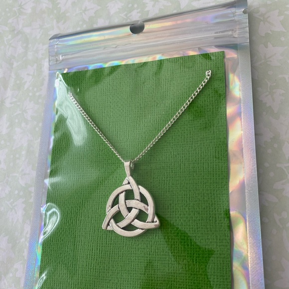 Celtic Irish Knot Pendant Necklace - Picture 3 of 3